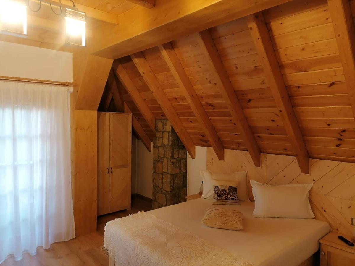 Pensiunea Casuta Din Deal Moisei Room photo