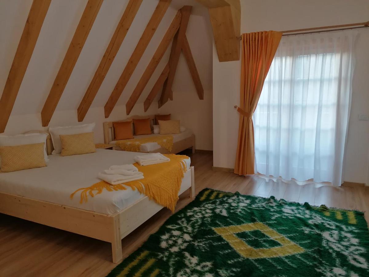Pensiunea Casuta Din Deal Moisei Room photo
