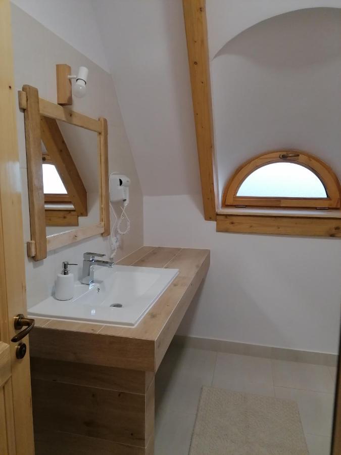 Pensiunea Casuta Din Deal Moisei Room photo