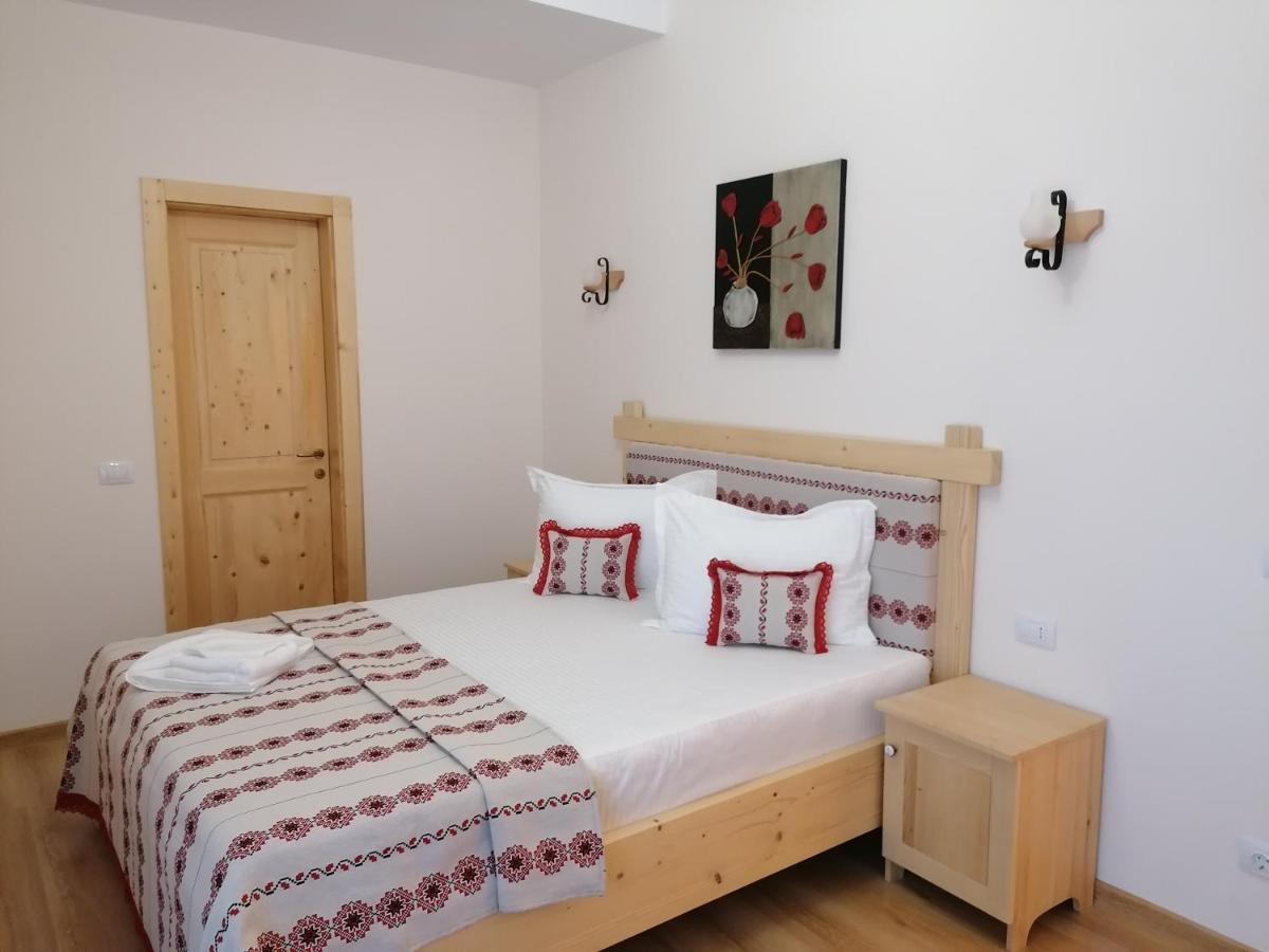 Pensiunea Casuta Din Deal Moisei Room photo