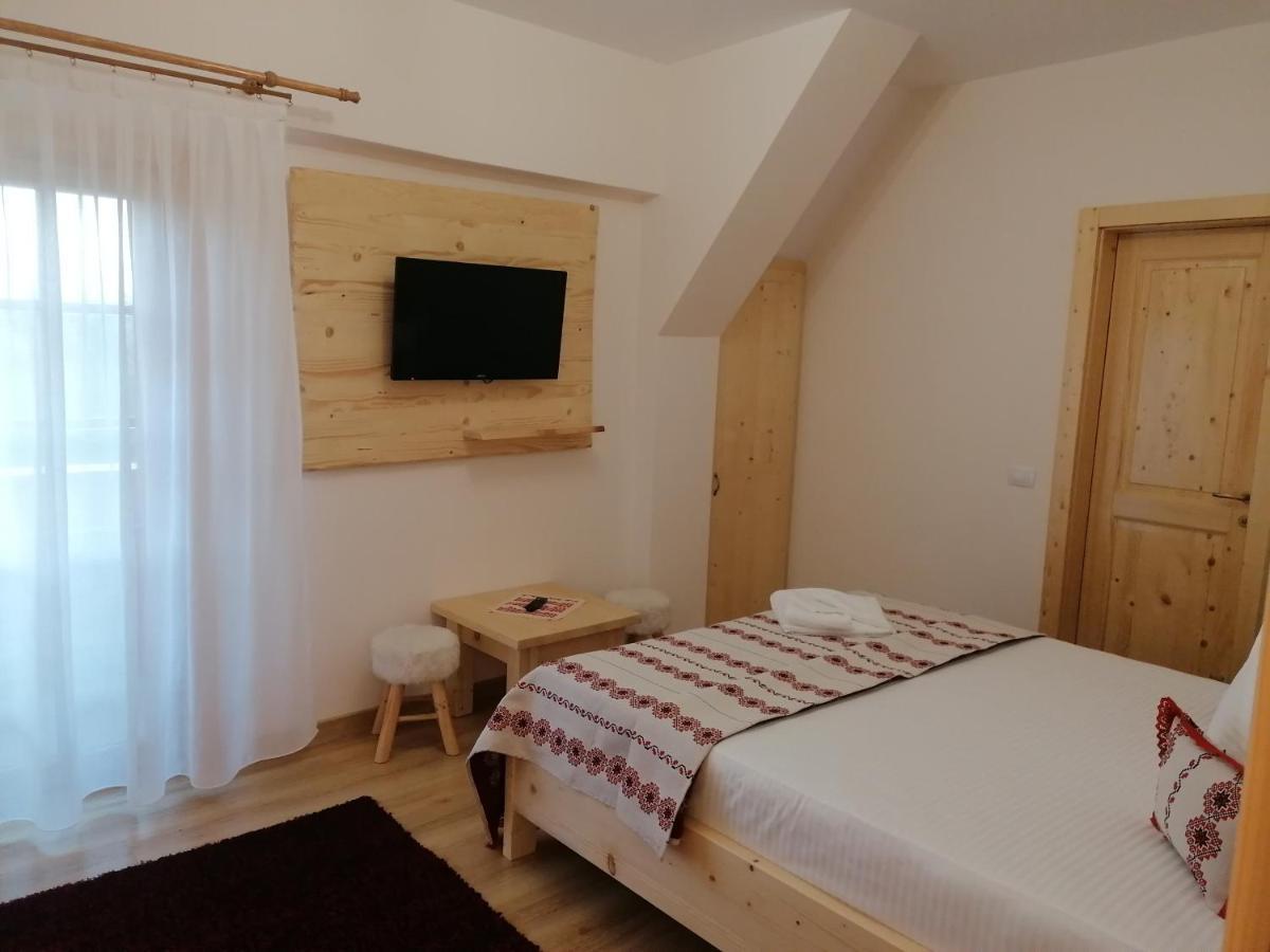 Pensiunea Casuta Din Deal Moisei Exterior photo