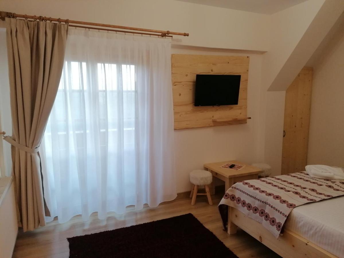 Pensiunea Casuta Din Deal Moisei Room photo