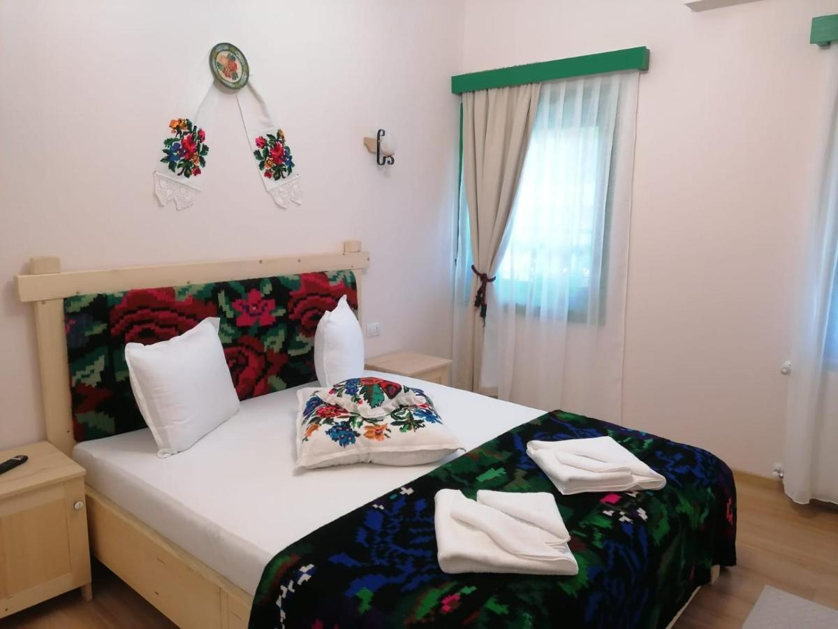 Pensiunea Casuta Din Deal Moisei Exterior photo